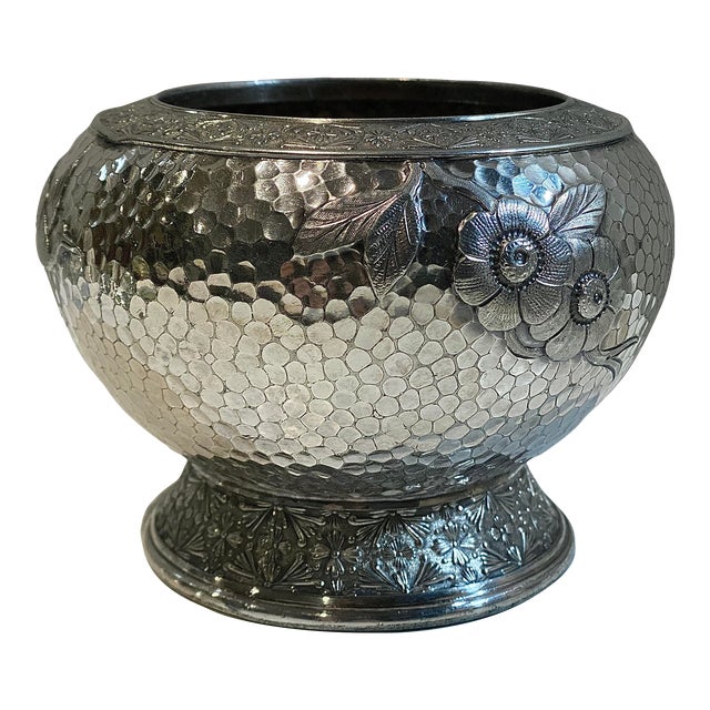 Early 20th Century Meriden Brittania Silverplate Insect Vase For Sale
