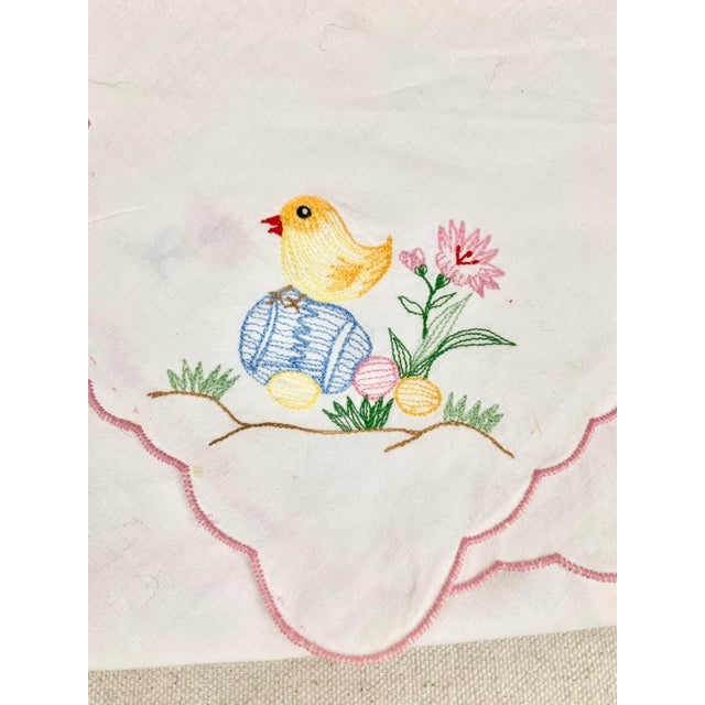 White Vintage Embroidered Chicken Bread Basket Linen For Sale - Image 8 of 9