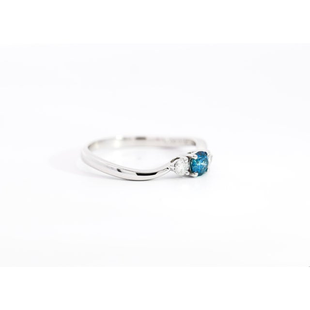 Modern 1/3 Ctw Natural Blue and White Diamond Curved Three Stone 14k White Gold Ring Size 6.25 For Sale - Image 3 of 8