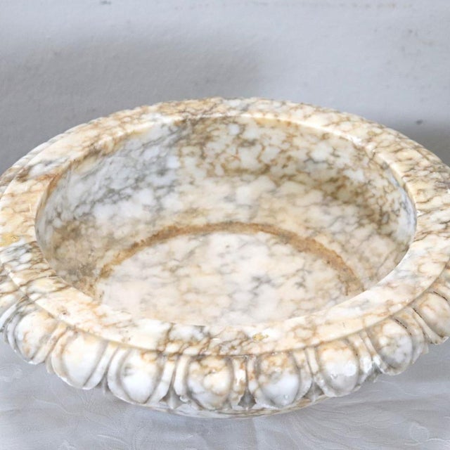 20th Century Circular Sink in Marble, 1890s For Sale - Image 11 of 13