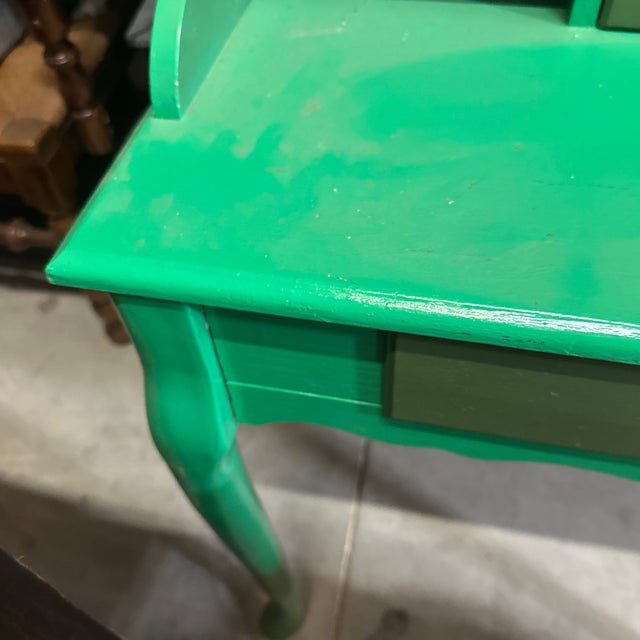 1970s Kelly Green Wooden Vanity With Flipping Mirror For Sale In Atlanta - Image 6 of 6