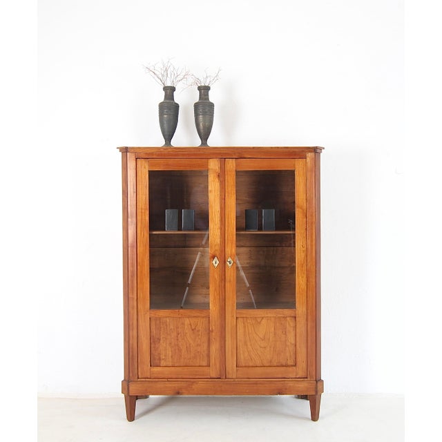 19th Century Biedermeier Display Cabinet in Cherrywood For Sale - Image 4 of 18