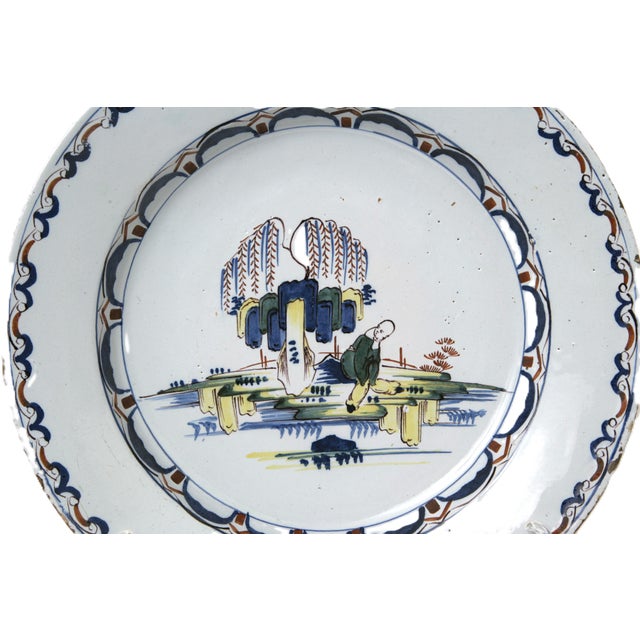 18th Century English Delft Chinoserie Charger, Bristol Circa 1760 For Sale In New York - Image 6 of 9