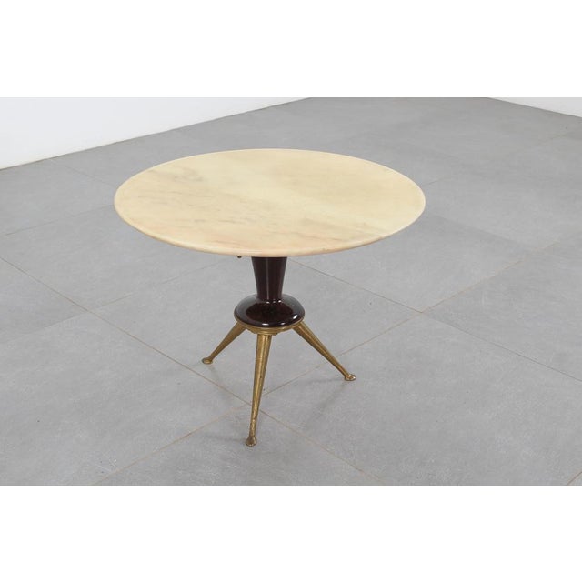 Osvaldo Borsani Mid-Century Modern Marble with Wood and Brass Round Coffee Table by Osvaldo Borsani, 1950s For Sale - Image 4 of 13