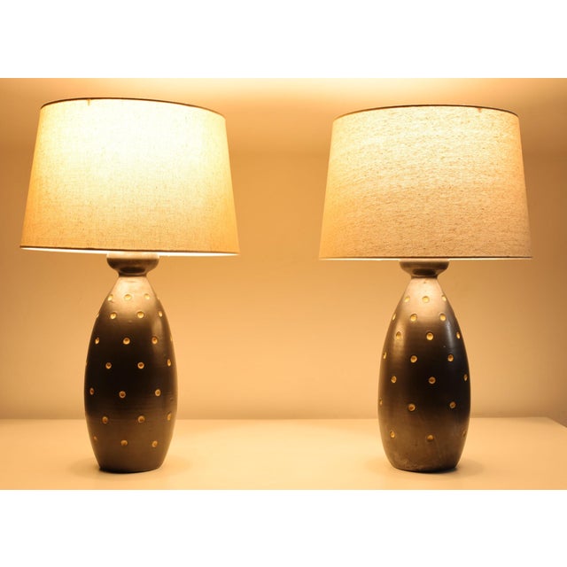 1950s Raymor Ceramic Table Lamps From Italy With Linen Shades - a Pair For Sale In Dallas - Image 6 of 7