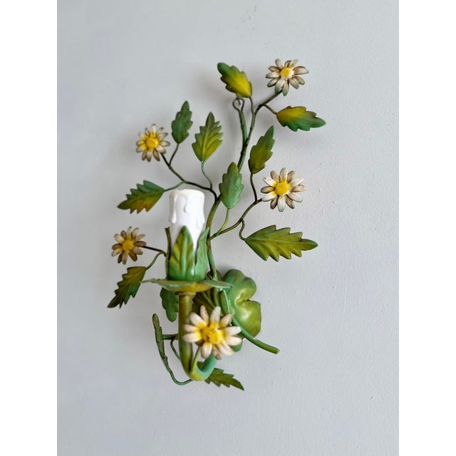 French Tole Painted Daisy Floral Wall Sconces, 1970, Set of 2 For Sale - Image 4 of 18