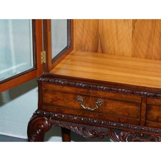Vintage Carved Queen Anne Style Display Cabinet For Sale - Image 13 of 18