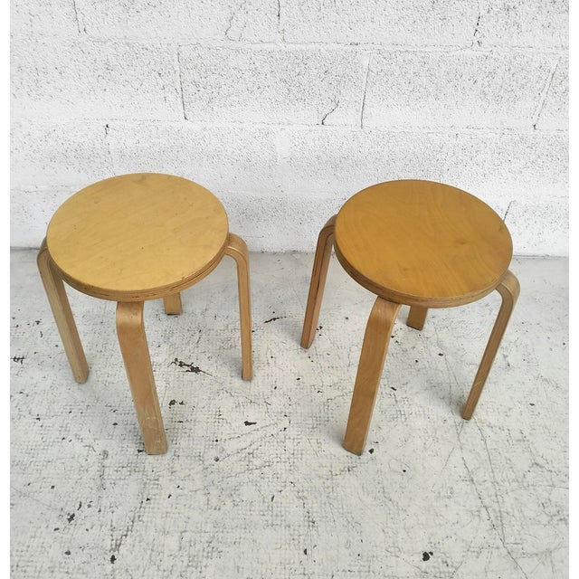 Mid-Century Modern E60 Wooden Stools by Alvar Aalto for Artek, 1960s, Set of 2 For Sale - Image 3 of 10
