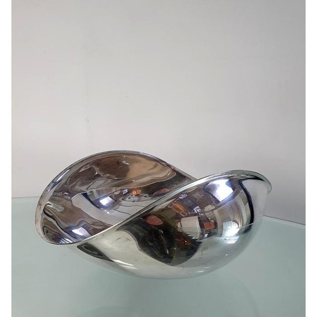 A bowl with the name Candara with a simplistic and iconic design by renowned italian designer Lino Sabattini from circa...
