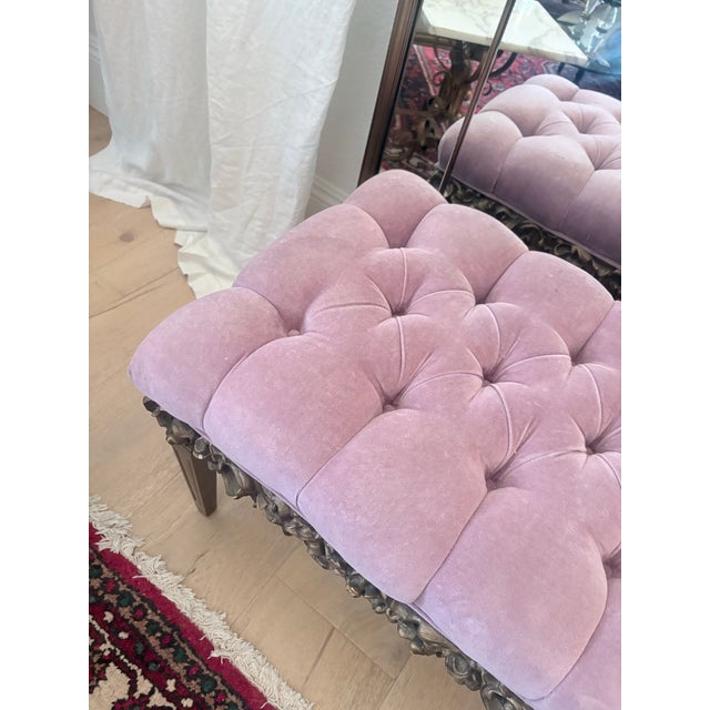 Textile Late 19th Century Hollywood Regency Pink Velvet Tufted Bench With Ornate Carved Frame For Sale - Image 7 of 9