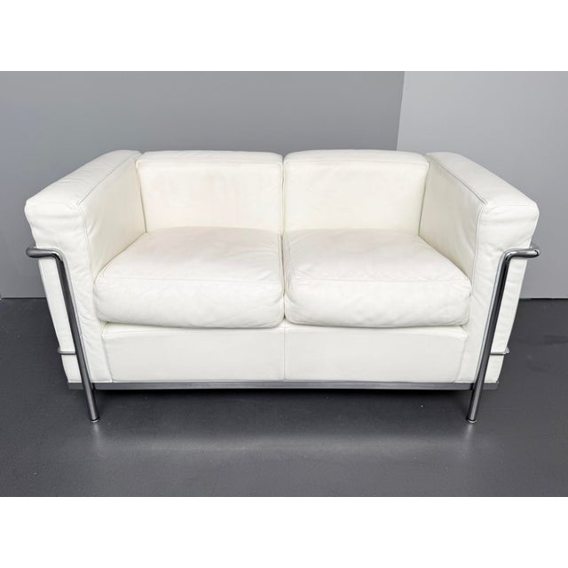 White LC2 2-Seater Sofa by Le Corbusier for Cassina, Italy, 2000s For Sale - Image 8 of 12