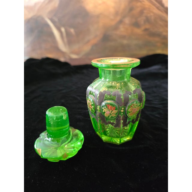 Early 19th Century Antique Moser Bohemian Glass Emerald Green Tea Caddy For Sale - Image 5 of 13