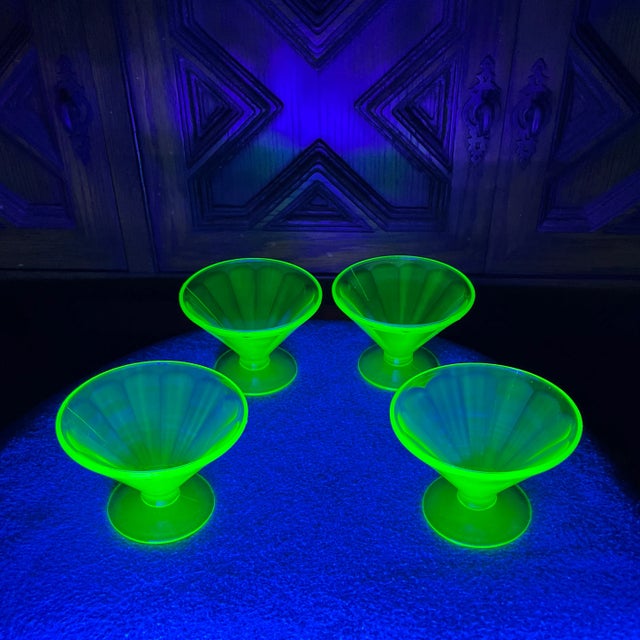 Bright Green Early 20th Century Uranium Sherbet/Dessert Cups- Set of 4 For Sale - Image 8 of 8