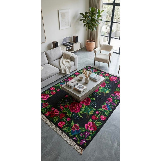 1950s Grand Scale Vintage Floral Wool Kilim – 160x250cm – Hand-Woven Heritage Art For Sale - Image 5 of 7