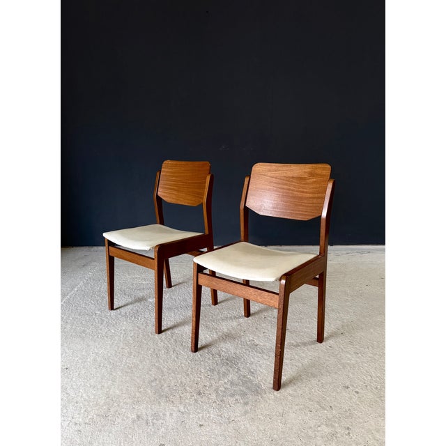 Vintage Midcentury Modern Dutch Design dining chair set of 2. Made in the Netherlands, 1960's period. Following the...