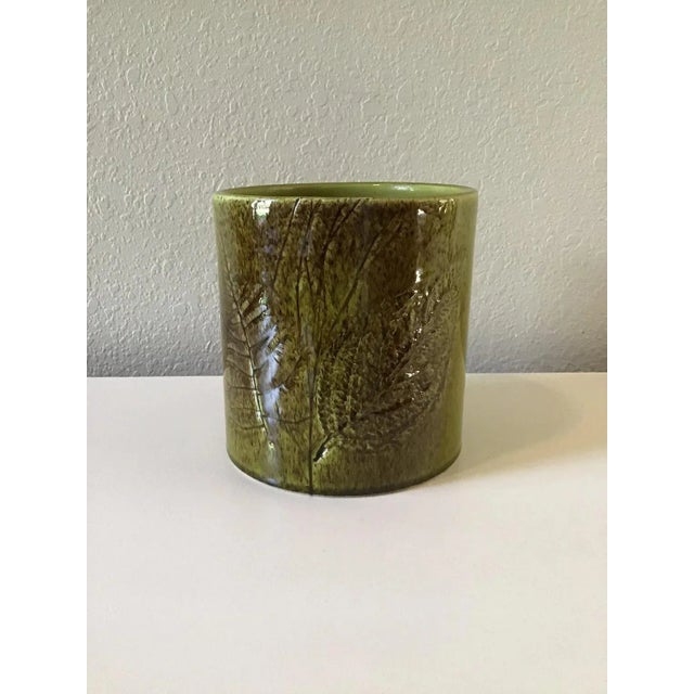 Beautiful Raymor Italy Green Planter Pot, Leaf Design marked R-2830 on the bottom. This is a beautiful piece in excellent...