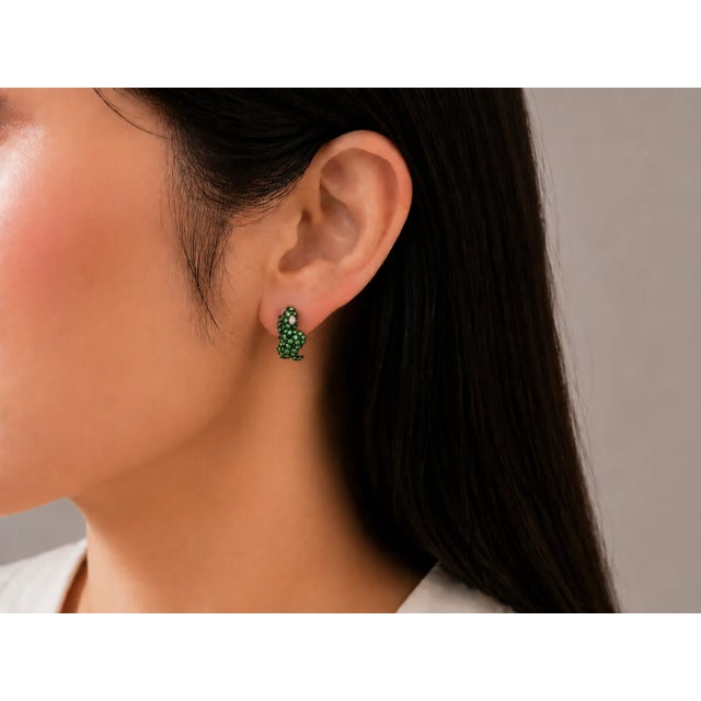 Traditional Late 20th Century Pair of Sterling Silver 925 Snake Diamond Emerald Earrings For Sale - Image 3 of 3