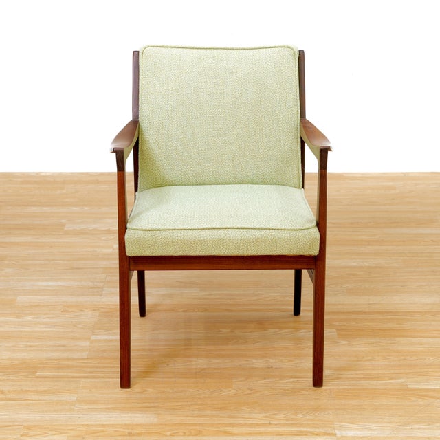 This stunning single occasional/desk chair was made in England during the 1960s. Influenced by the Scandinavian designs of...