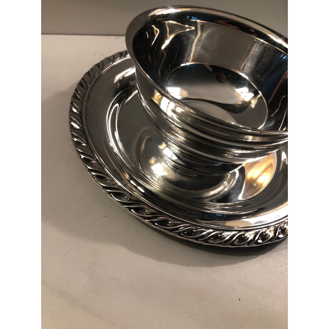 Mid-Century Modern 1950s Wm Rogers Silver Plated Gravy or Sauce Boat With Attached Dish For Sale - Image 3 of 11