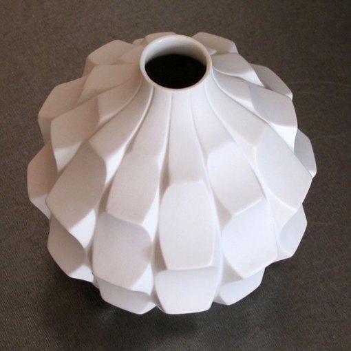 Hutschenreuther China Heinrich Fuchs “Archais” Series for Lorenz Hutschenreuther, 1970 For Sale - Image 4 of 6