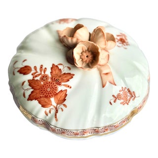 Antique Herend Floral Lidded Dish in Chinese Bouquet Rust With Gold Accents For Sale