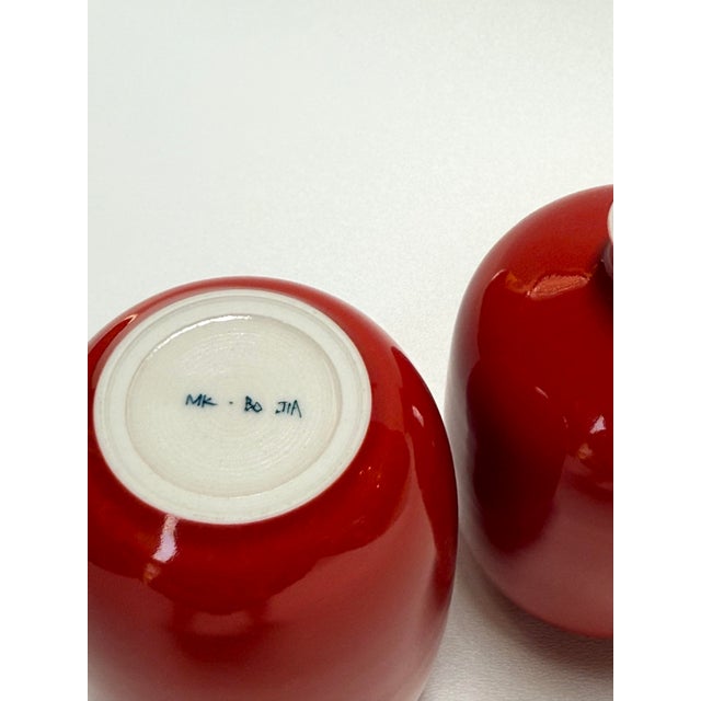 Ceramic 1990s Chinese Middle Kingdom Bo Jia Glossy Red Porcelain Bud Vases - A Pair For Sale - Image 7 of 9
