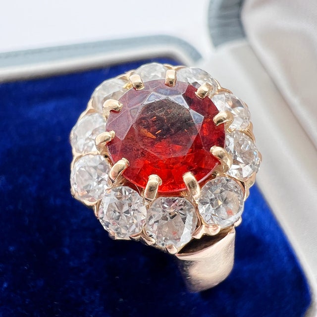 Antique Marguerite Ring in Gold, Garnet and Diamonds, Size 6.75 For Sale - Image 4 of 6