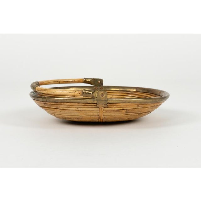1970s Mid-Century Modern Oval Bowl in Rattan and Brass, 1970s For Sale - Image 5 of 15