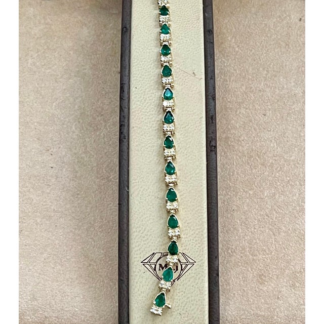 9 Ct Natural 18 Oval Stone Emerald & Diamond 14 Kt Yellow Gold Bracelet For Sale - Image 10 of 18