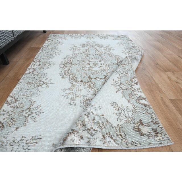 1970s 1970s Vintage Handmade Wool Cotton Turkish Cream Area Rug For Sale - Image 5 of 11