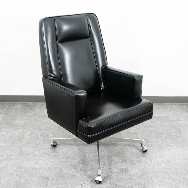 1960s Mid Century Modern Lounge Chair Black Swivel Office Rolling Armchair MCM Vintage For Sale - Image 5 of 11