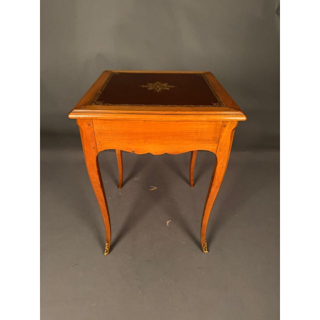 French Louis XV Style Cherry Wood Side Table With Leather Top, Circa 1920 For Sale In Indianapolis - Image 6 of 17