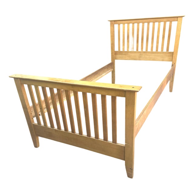 Solid Maple Mission Style Twin Bedframe Made in Maine by Moosehead Furniture - Vintage Late 20th Century - 44" W 79" D 43" H For Sale