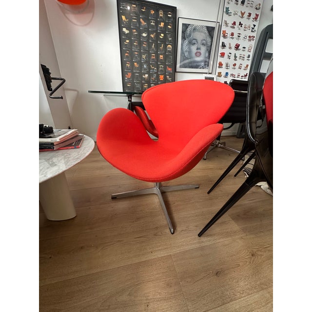 Red Swan Chair by Arne Jacobsen for Fritz Hansen, 2010s For Sale - Image 8 of 11