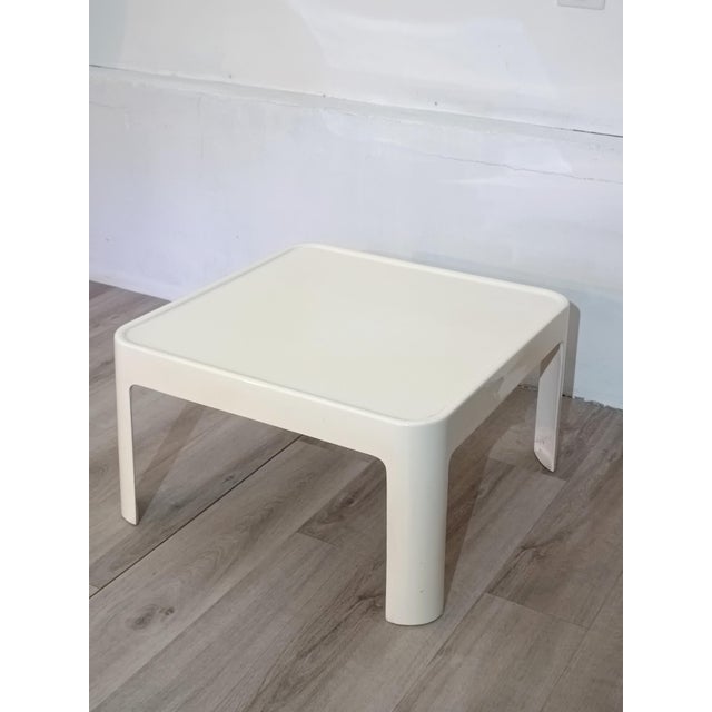 Beautiful coffee table by Carlo Bartoli for Rossi Di Albizzate. First edition, made of fiberglass. Italy, 1960s. A very...