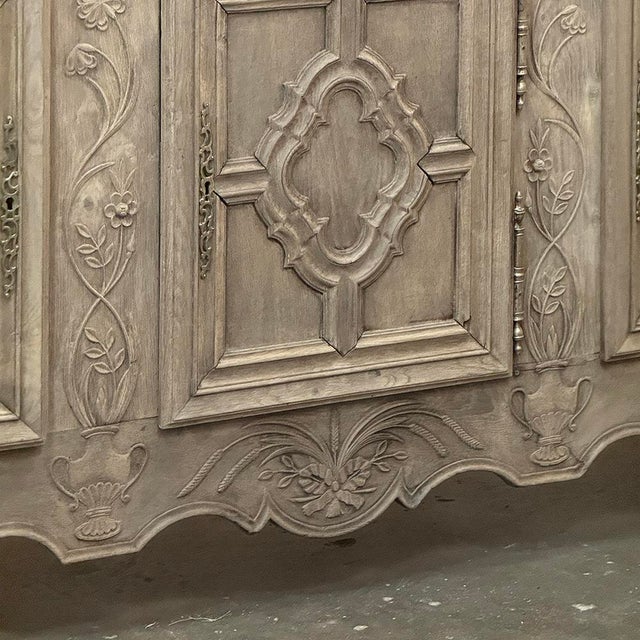 Wood 18th Century Country French Louis XIII Buffet in Stripped Oak For Sale - Image 7 of 18