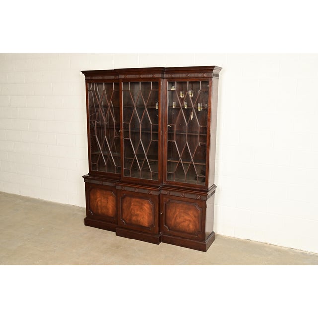 English Baker Furniture Georgian Carved Mahogany Breakfront Bookcase Cabinet, Circa 1960s For Sale - Image 3 of 13
