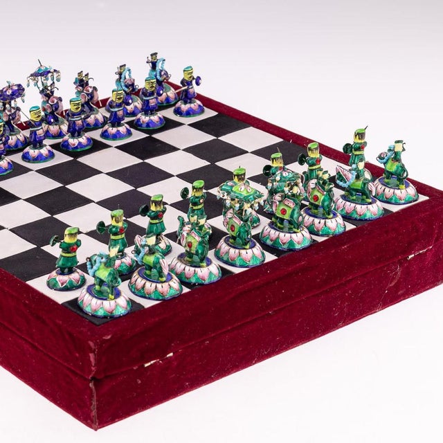 1950s Indian Silver and Enamel Chess Set with Silk and Velvet Board, Jaipur, 1950s, Set of 33 For Sale - Image 5 of 18