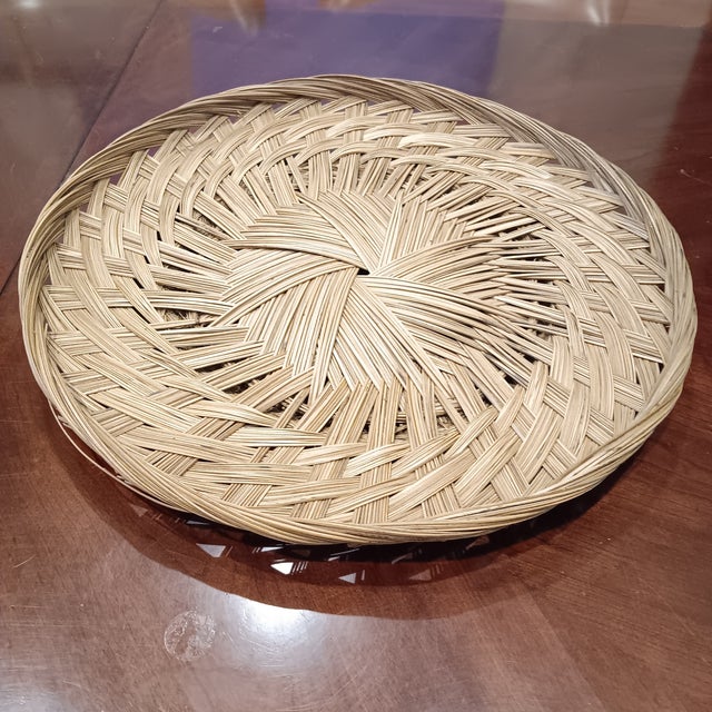 Wood Vintage Hand Woven French Wicker Bread, Fruit, and Vegetable Serving Tray For Sale - Image 7 of 12