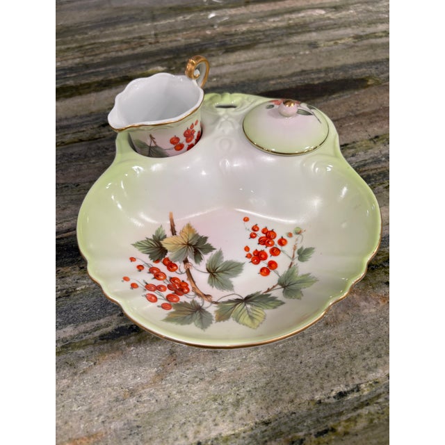 This is a rare fruit server, ideal for blueberries, small strawberry’s or cherries. This server is complete with all the...
