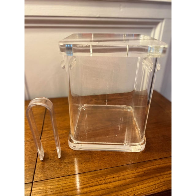 Mid-Century Modern Vintage Lucite Ice Bucket With Tongs and Hinged Lid For Sale - Image 3 of 11