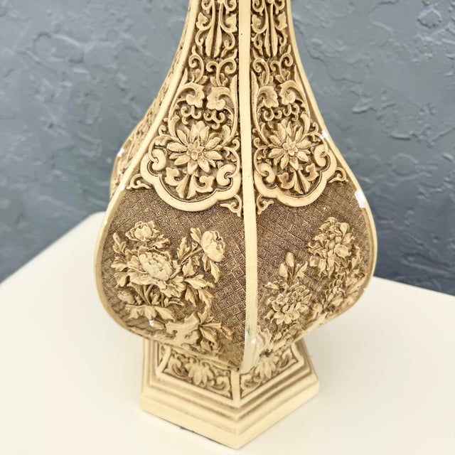 Late 20th Century Vintage Chinoiserie Ivory Relief Ceramic Table Lamp For Sale - Image 5 of 6