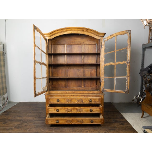 French Chapeau de Gendarme 19th Century Carved Elm Cabinet with Glass Doors For Sale - Image 11 of 12