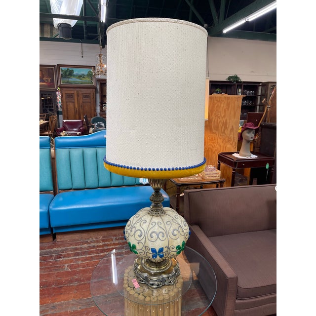 Mid-Century Modern Mid 20th Century Mid-Century Modern Fiberglass Resin Table Lamp For Sale - Image 3 of 6