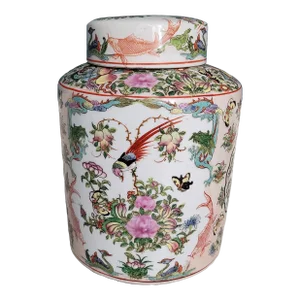 Mid 19th Century Chinese Porcelain Urn: Qing Dynasty