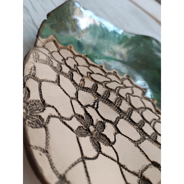 Plate/tray. Suitable as a candle holder or object holder. The piece is entirely handcrafted; the first firing (first...