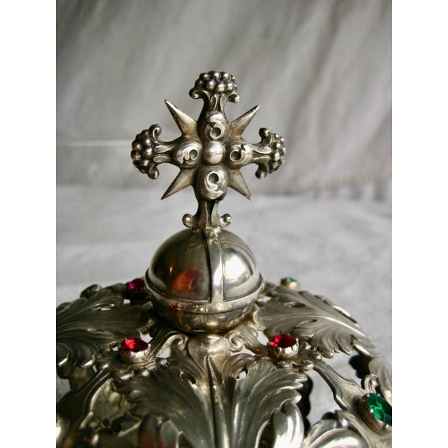 This magnificent crown in European silver ( Stamp from a Belgium maker 1831-1868) was intended to be used on a religious...