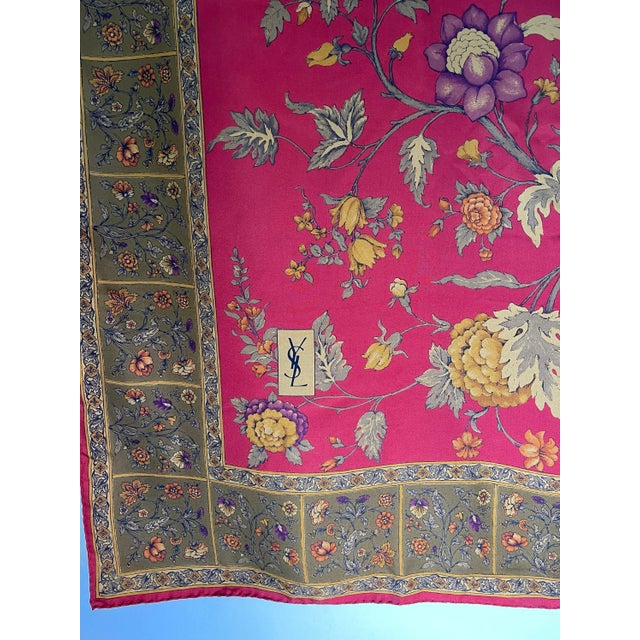 Ysl Vintage Grande Écharpe En Soie 1980 For Sale - Image 10 of 10