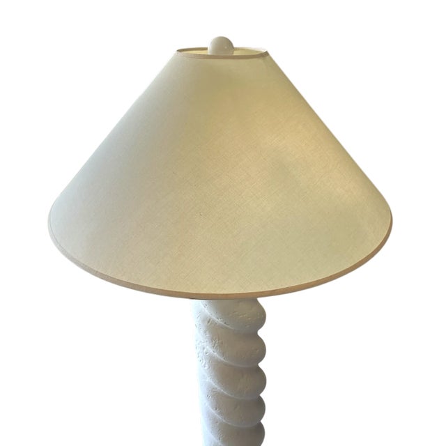 John Dickinson 1980s White Plaster Twisted Spiral Column Floor Lamp in the Style of Michael Taylor, John Dickinson & Serge Roche and Lattice-Print Pagoda Lampshade For Sale - Image 4 of 6
