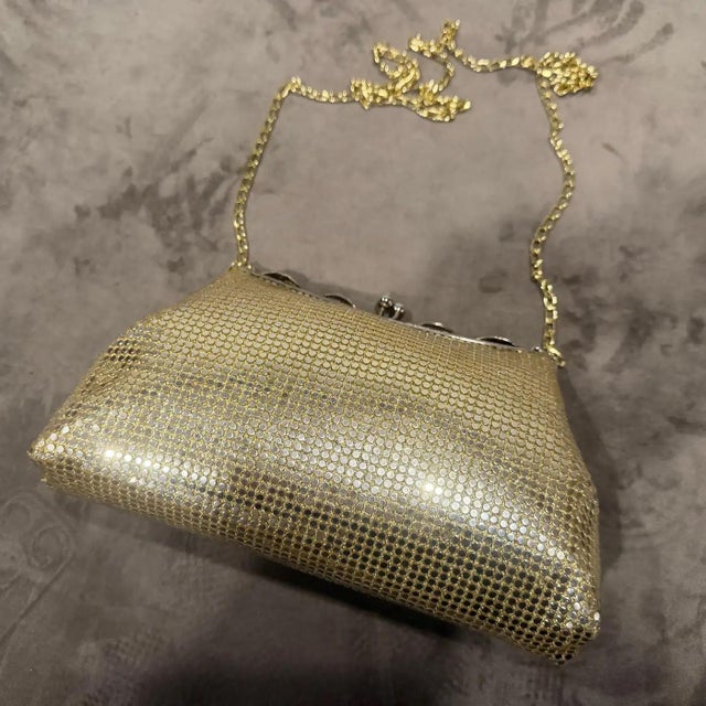 An Amazing 1940s Gold Tone Metal and Yellow Satin Italian Evening Bag For Sale - Image 12 of 14